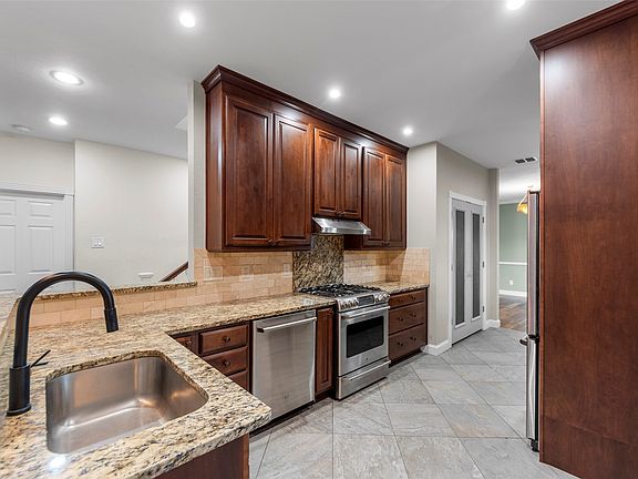 5th image of 6840 Rochelle Dr