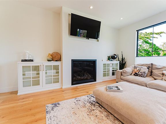 3rd image of 63 Boyd St