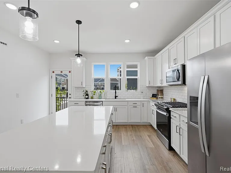 43034 Atwood Ave — Photo 9