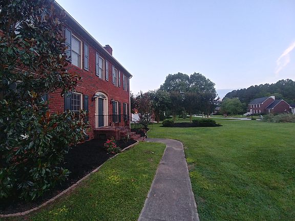 3rd image of 813 Bell Dr