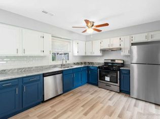 205 Vernon Dr, Bolingbrook, IL 60440