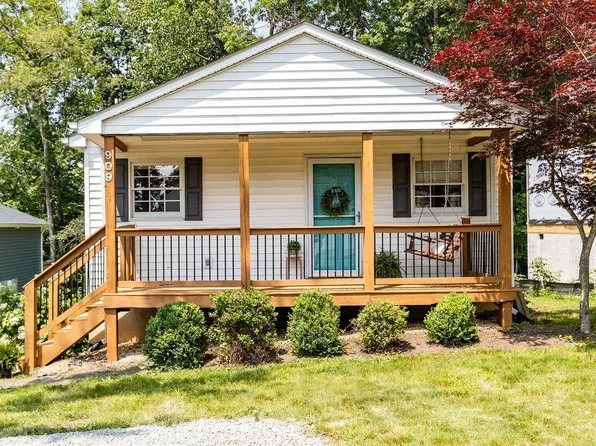 909 Gardner St, Waynesboro, VA 22980