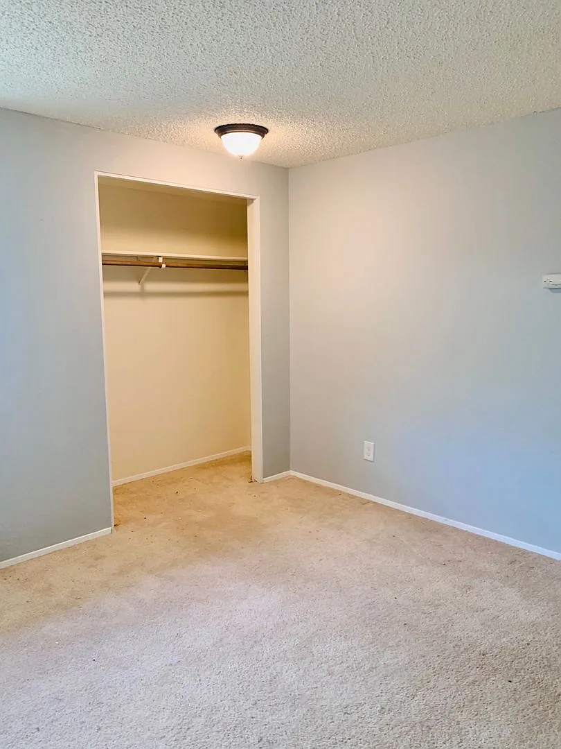 Light, Bright and Updated 2 bed 1.5 bath townhouse in Lynnwood — Photo 1