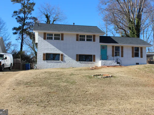5665 Deerfield Trl, Atlanta, GA 30349
