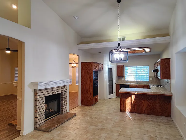 1885 E Turnberry Ave — Photo 6