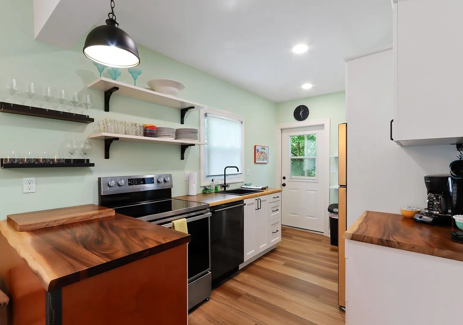 Dog-Friendly Downtown Lake Geneva Home Available for Monthly & Mid-Term Rentals — Photo 3