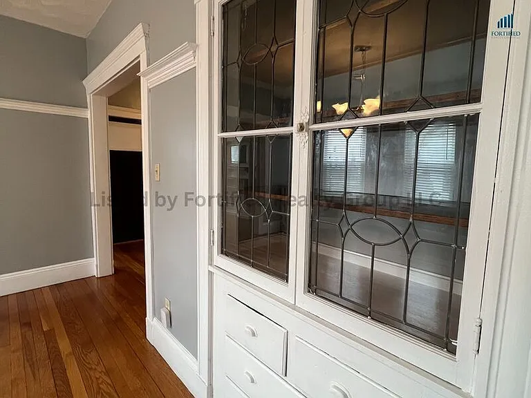 142 Washington St #1 — Photo 8