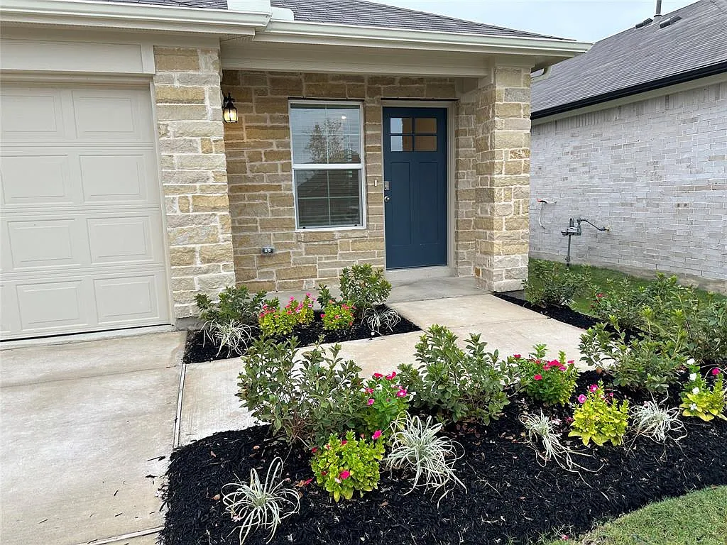 3 bed, 2.0 bath, 1535 sqft, $1,900 — Photo 2