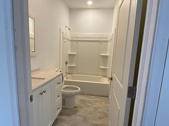 4th image of 118 N 2nd Ave #6