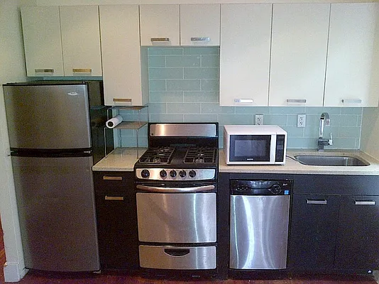 Rented by Bohemia Realty Group | media 33