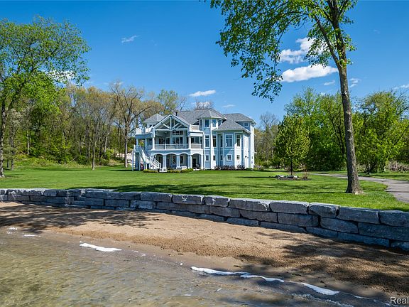 3rd image of 10195 Bennett Lake Rd