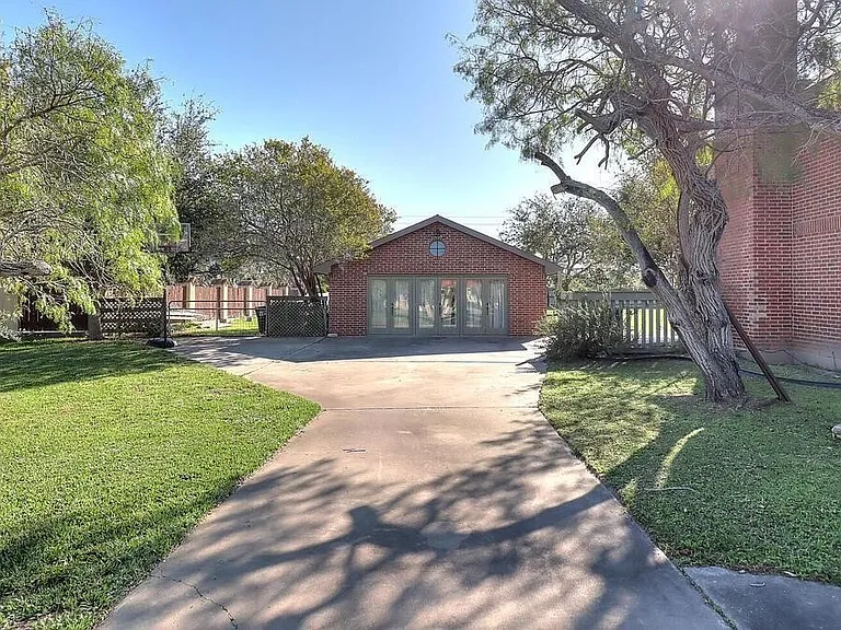 3417 Newcastle Dr — Photo 24