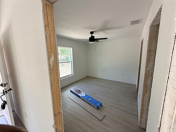 4th image of 24352 NW Hemlock Ave