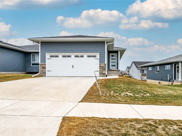 1424 Applewood Dr, Fairfax, IA 52228
