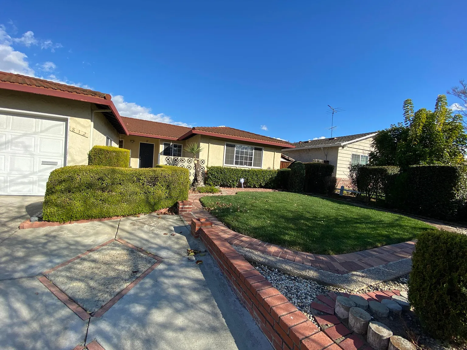 812 Forest Ridge Dr photo 1
