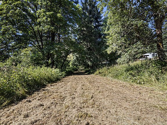 4th image of Santiam Way NE