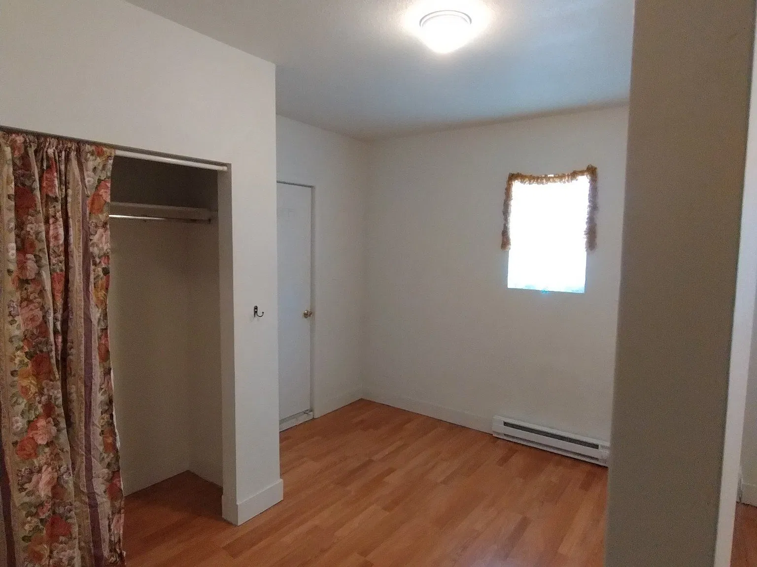 Nice room in a great house — Photo 3