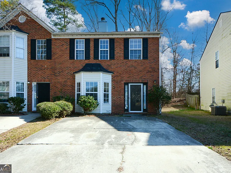 5460 Hampton Ct — Photo 1