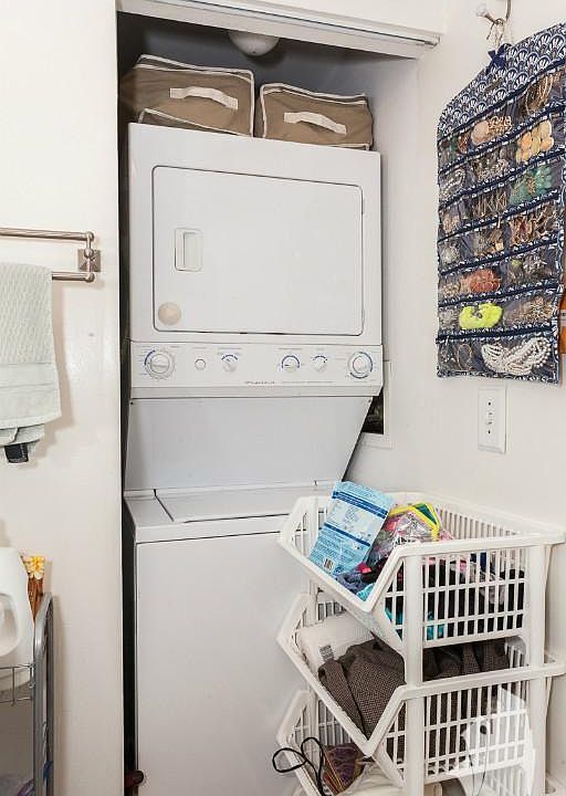 1st image of 1138 W Pratt Blvd #1142-1N