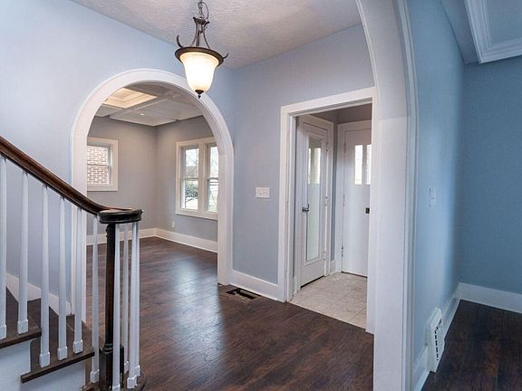 3rd image of 1135 Iroquois Dr SE