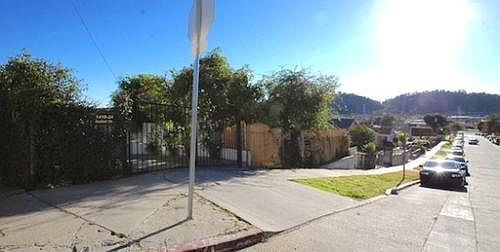 2nd image of 1418 Isabel St #1420