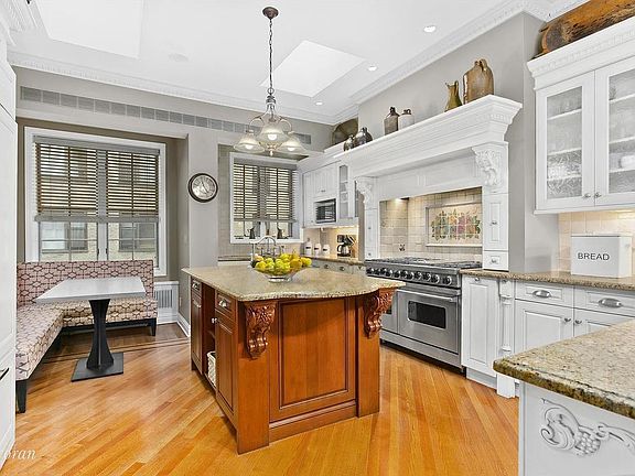 5th image of 110 E 35th St