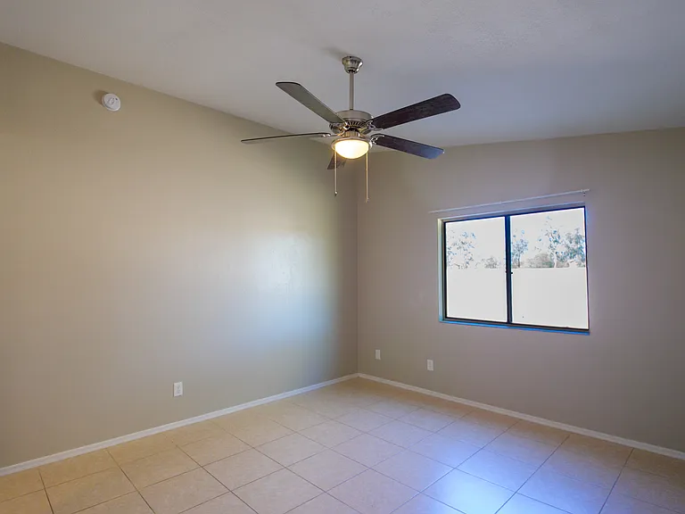 1672 W Wood Crest Ct — Photo 10