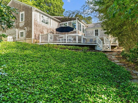 4th image of 864 W Yarmouth Road