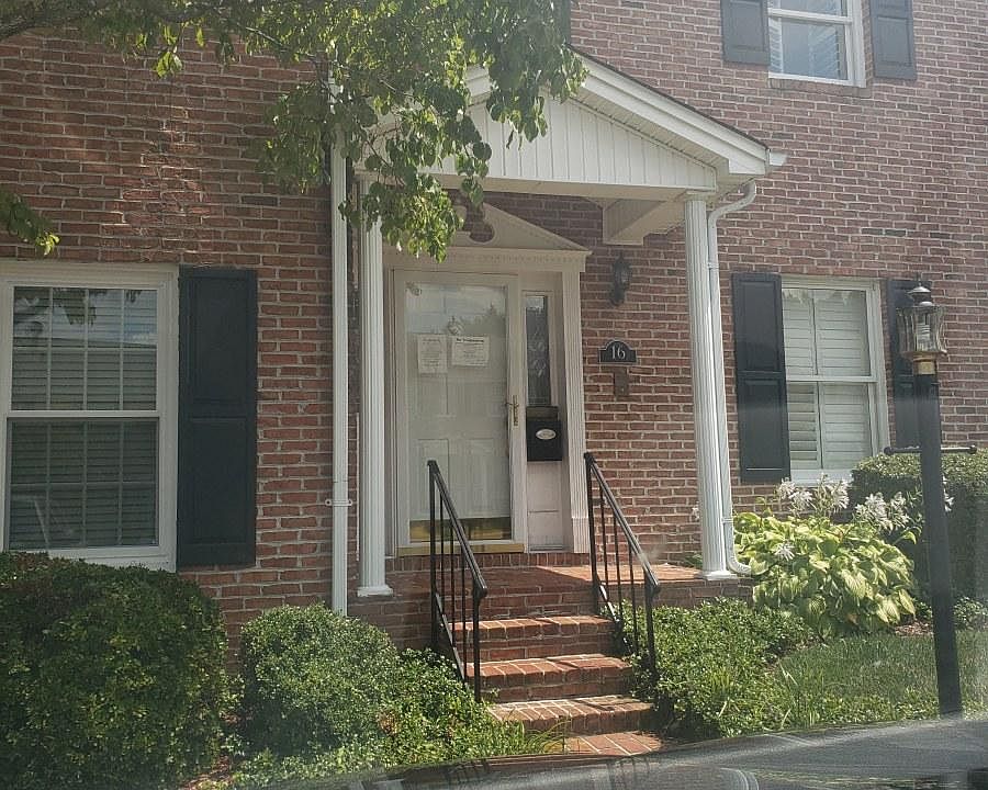 1st image of 2734 Oakland Ave #B-16