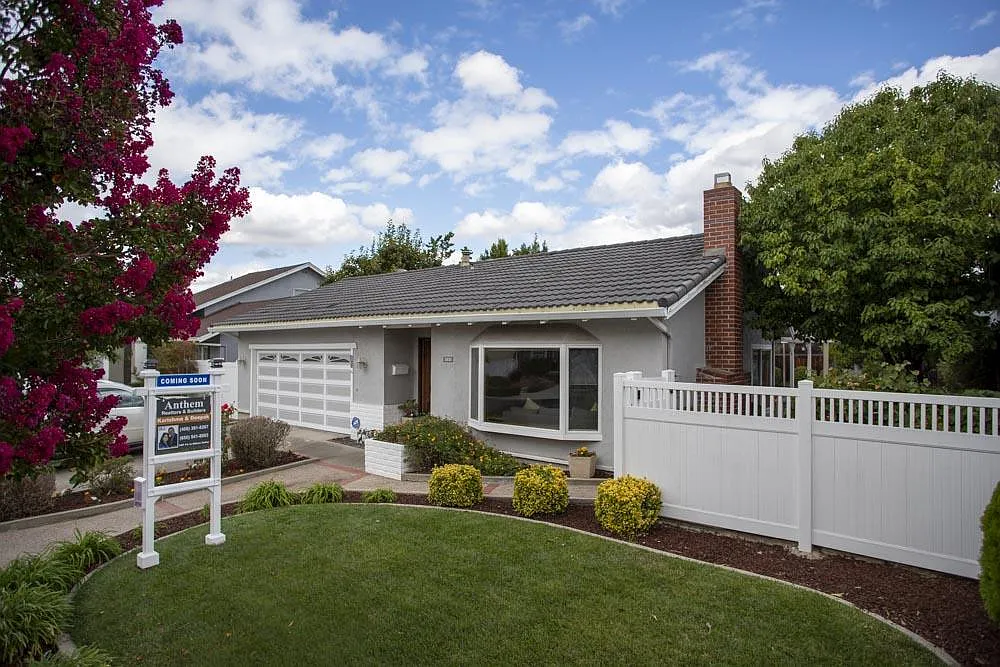 220 Darryl Dr photo 1