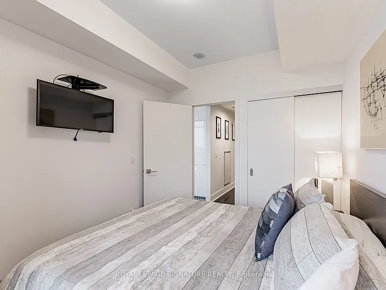 32 Davenport Rd #1303 — Photo 22