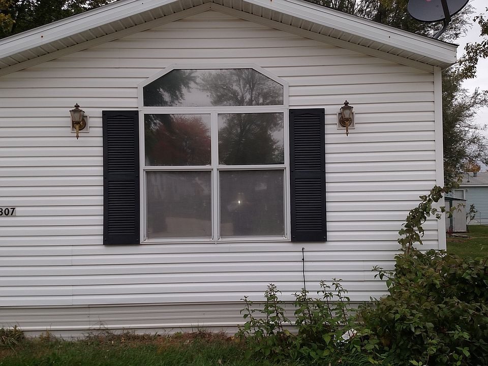 2nd image of 307 Hillcrest Cir
