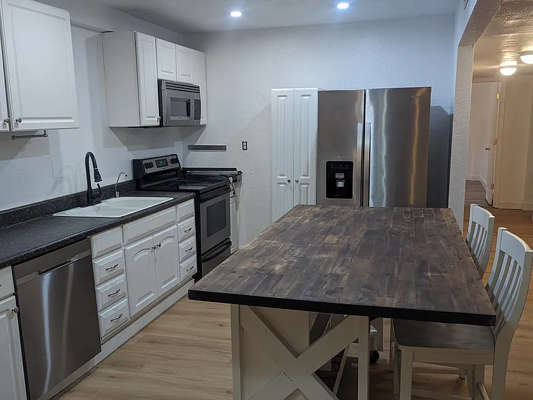 3190 Howard Ave — Photo 20