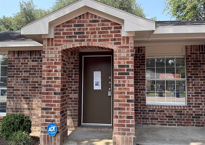 3 bed, 2.0 bath, 1094 sqft, $1,895 — Photo 3