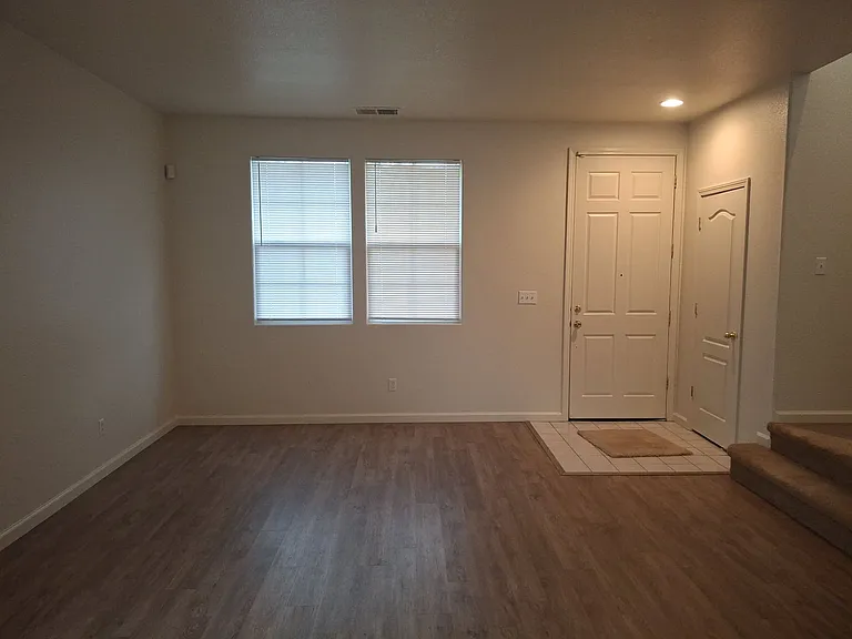 313 Dorinda Ct — Photo 8