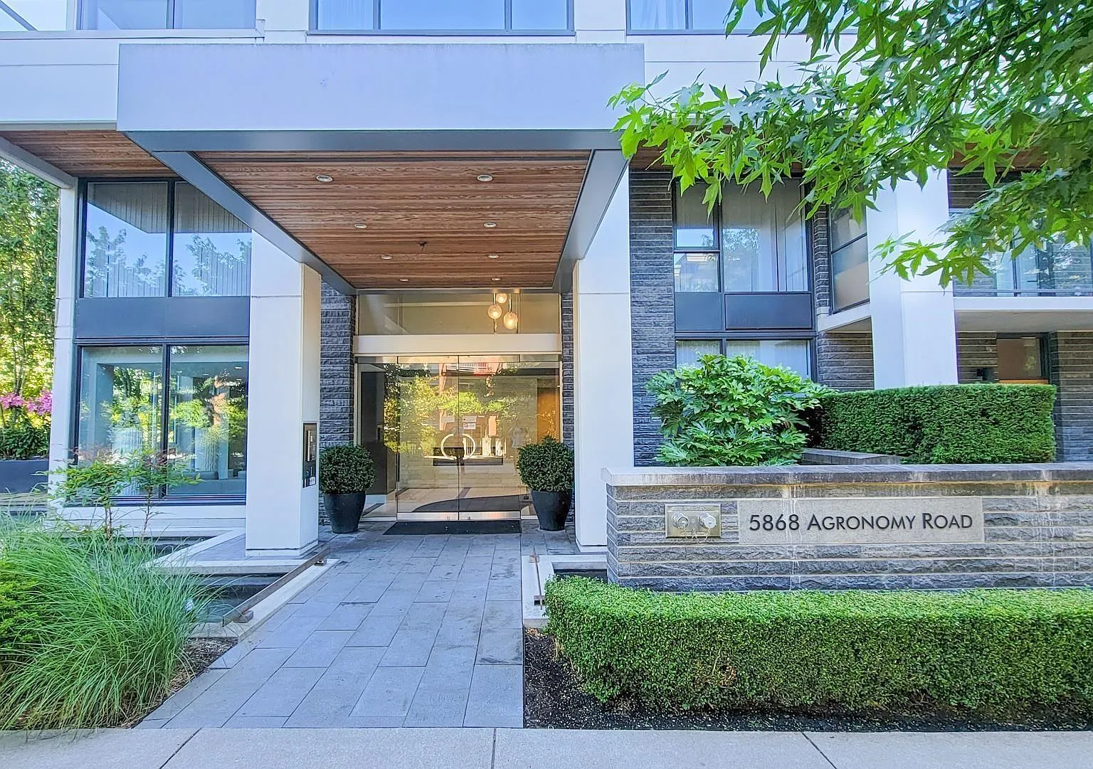 2 bed, 850 sqft, $3,500 — Photo 2