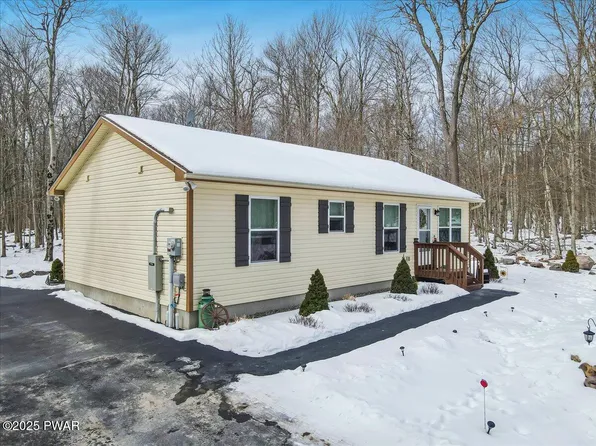 1046 Cayuga Dr, Gouldsboro, PA 18424