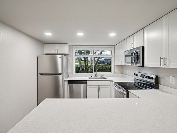 3rd image of 7656 SE Lake Rd #7616