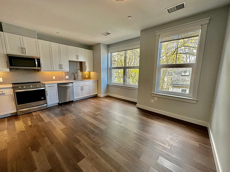 134 Babcock St #305 — Photo 3