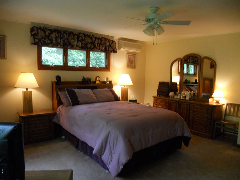 2nd image of 18 Howland Rd