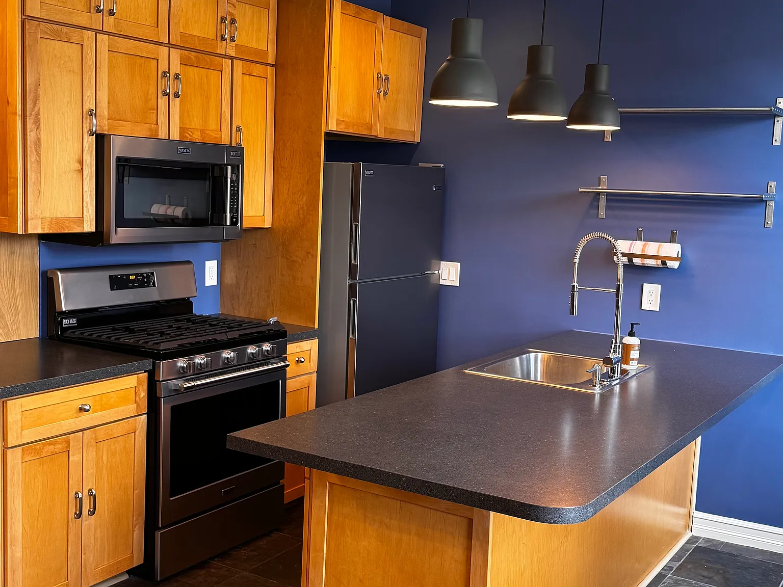 1 bed, 900 sqft, $1,750 — Photo 2