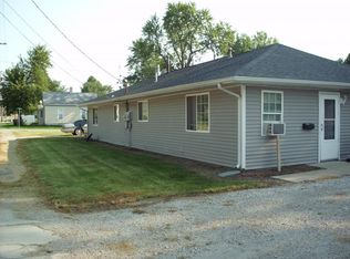 902 E Poplar St, Taylorville, IL 62568