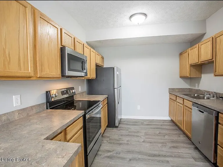 608 E Spring St #2 — Photo 6