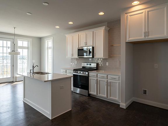 5th image of 102 Maribel Ln