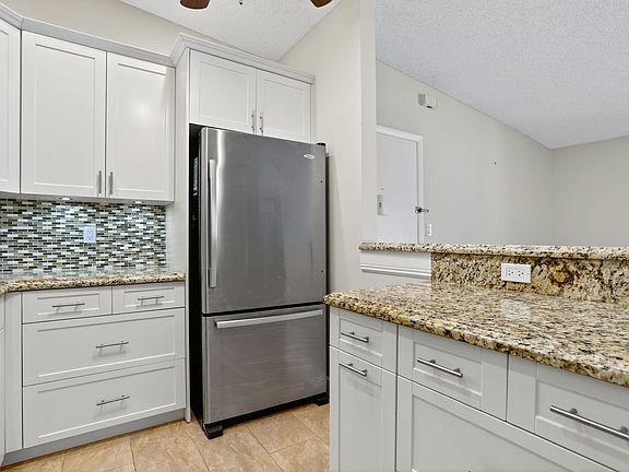 3rd image of 7711 Ashmont #215