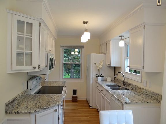 3rd image of 4269 Graystone Dr