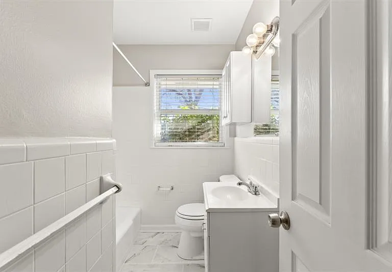 2352 Elmwood Cir SE — Photo 21