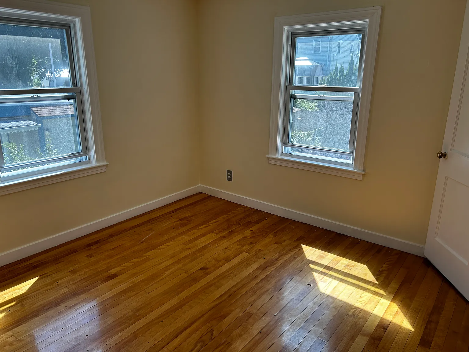 2 bed, 900 sqft, $2,000 — Photo 2
