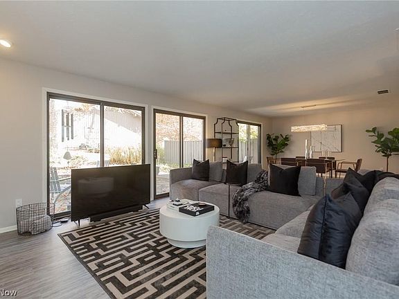 4th image of 730 Windward Dr #20