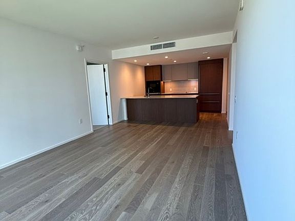 5th image of 333 Ward Ave #904